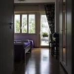 Metropolis לינה וארוחת בוקר 4*