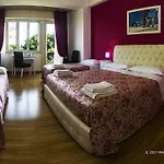 לינה וארוחת בוקר Metropolis 4*