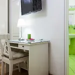 לינה וארוחת בוקר Metropolis 4*
