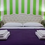 Metropolis לינה וארוחת בוקר 4*