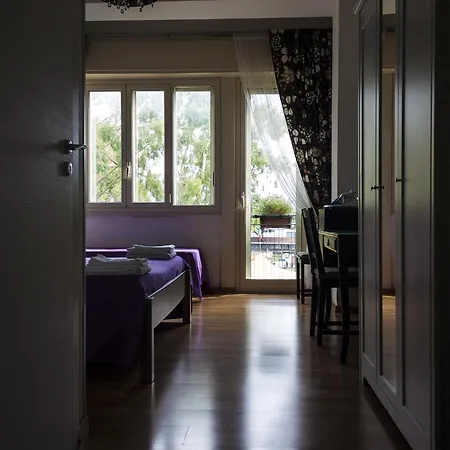 Metropolis Bed & Breakfast 4*
