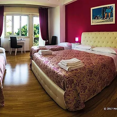 Metropolis Bed and breakfast 4*