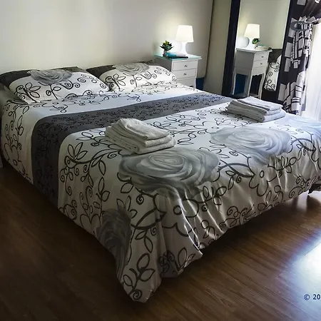 Metropolis Bed and Breakfast